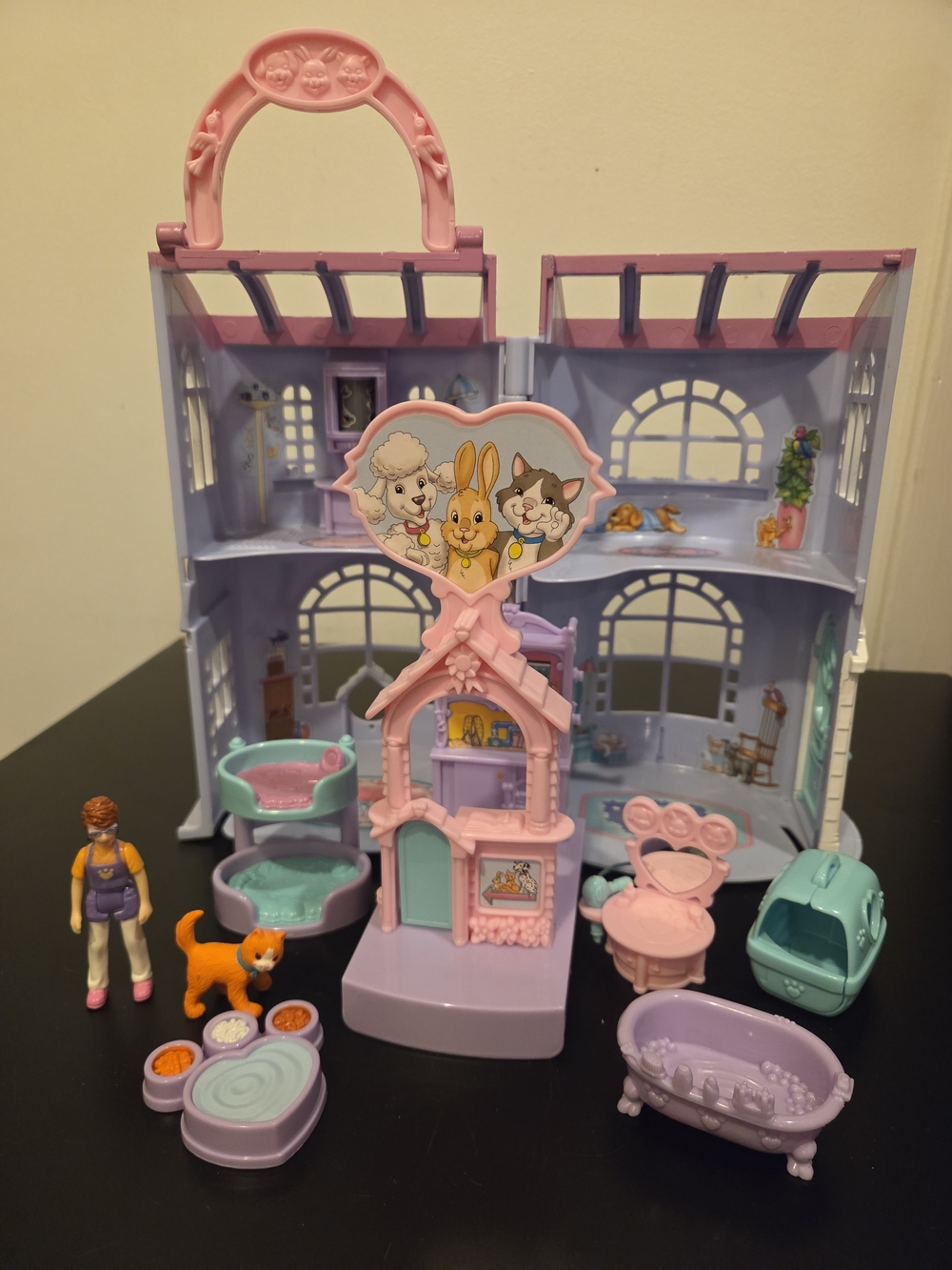 Fisher-Price Sweet Streets Pet Parlor Loving Family 2002